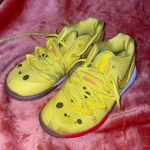 NIKE - Kyrie Irving Sponge Bob Collaboration Sneakers - CN4501-700